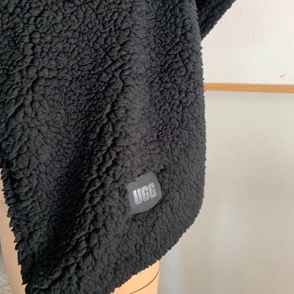 Ugg Oversized Fleece Winter Scarf - Picture 2 of 6